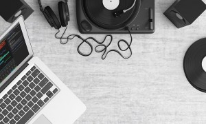 turntable-1109588_640